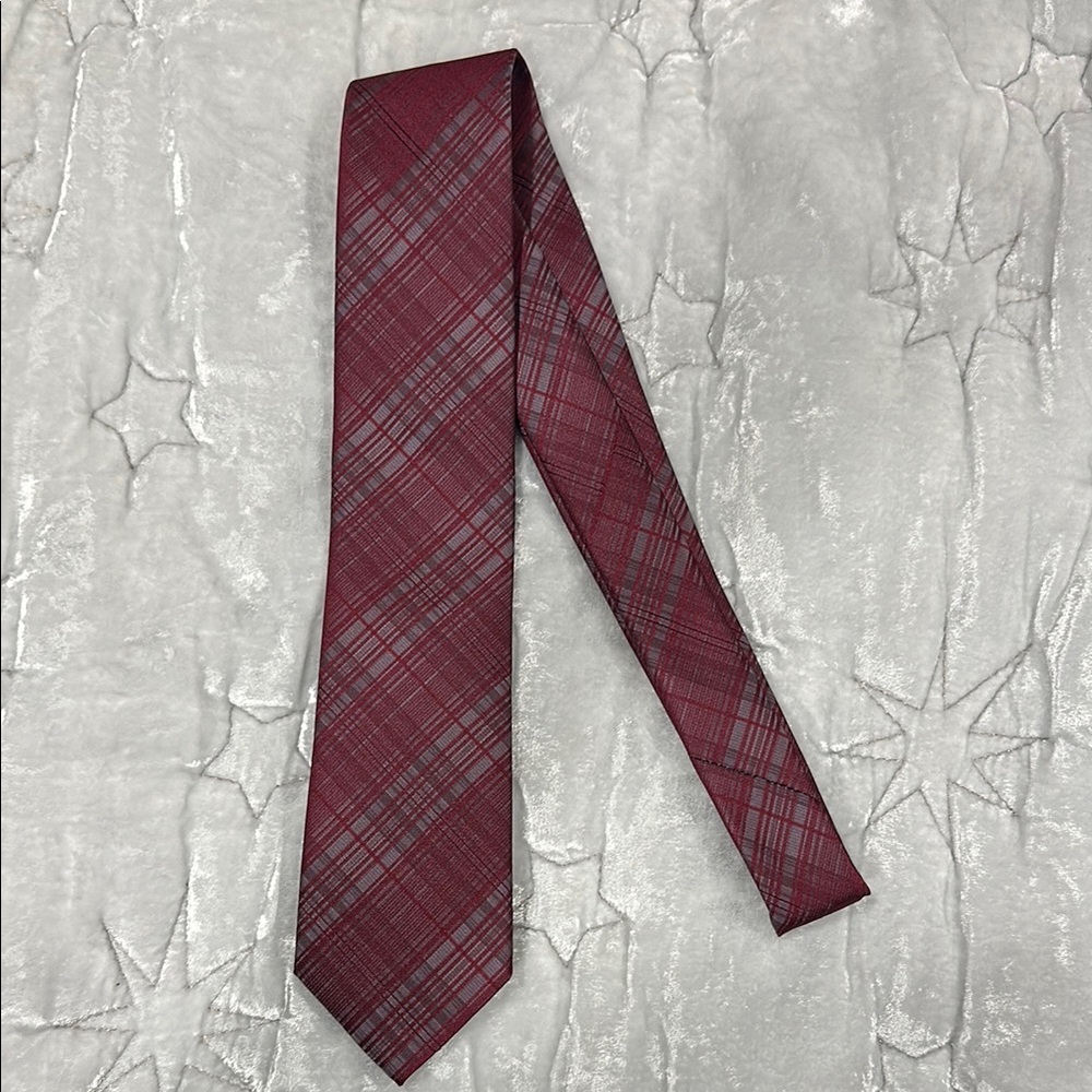Calvin Klein Red Slim-Cut Tie with Diamond Pattern